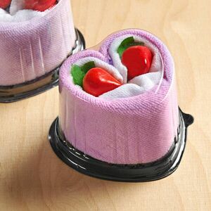 2 db szívalakú kéztörlö-torta kép