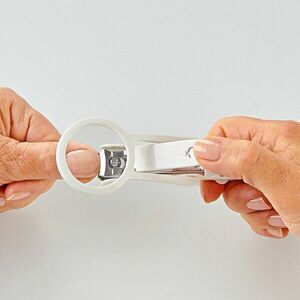 Körömcsipesz nagyítóval kép