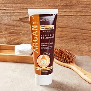 Ápoló arganolajjal kép