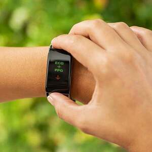 Fitness karkötő EKG méréssel kép